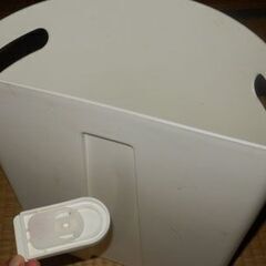 48.白い　つるせるごみ箱　無料0円　おゆずりしますの画像