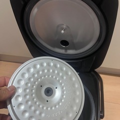 🍚【美品・2022年製】アイリスオーヤマ 炊飯器 RC-MA50AZ-B（5合炊き・ブラック）🍚の画像