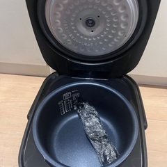 🍚【美品・2022年製】アイリスオーヤマ 炊飯器 RC-MA50AZ-B（5合炊き・ブラック）🍚の画像