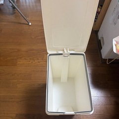 ゴミ箱の画像