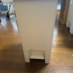 ゴミ箱の画像