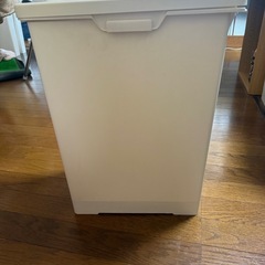 ゴミ箱の画像