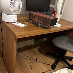 【譲ります】LOWYA ワークデスク（美品／幅120cm／タップ収納付き）の画像