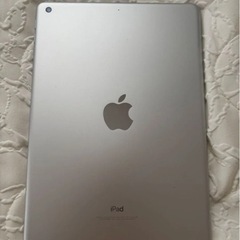 Apple iPad 第6世代 Wi-Fi 32GB/カバー付きの画像