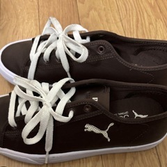 お話中　PUMA スニーカーブラウン