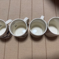 ワイングラス7つとマグカップ4つの画像