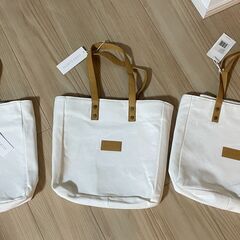 服,帽子とバッグの画像