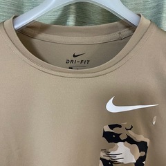 NIKE ナイキ　 DRI-FIT Tシャツ 迷彩柄　ベージュ　ブラウン　サイズL  半袖Tシャツの画像