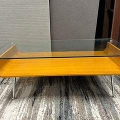 コンパクトなガラステーブルの画像