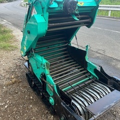 タカキタ　ロールベーラ　トワインタイプ　小型ロールベーラー　クローラ　アタッチメント 集草機 牧草　畜産　SE-500 ロール　ロールベーラー　梱包　畜産 宮崎　簡易始動動画ありの画像