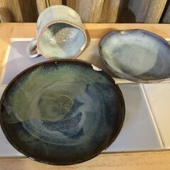 🩷０円無料さしあげます　皿の方は二小志こぶ志焼　四角いのは不明だけど良い品　さっき割った　あー欠けた　あーあ   超超お気に入りのコーヒーカップ＆ソーサー欠けたの画像