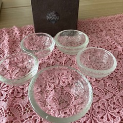 ガラス製円形小物入れ5個セットの画像