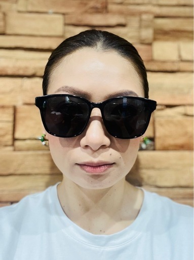 GUCCI ブラックラウンド型サングラス