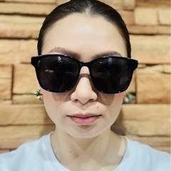 GUCCI ブラックラウンド型サングラスの画像