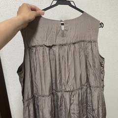 ベージュ　ロング丈ワンピースの画像