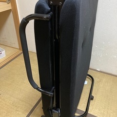 シングルの折り畳みベッドの画像