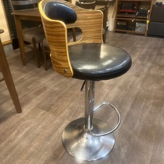 居酒屋　カウンターの椅子