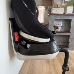 コンビ combi チャイルドシート ブラウンの画像