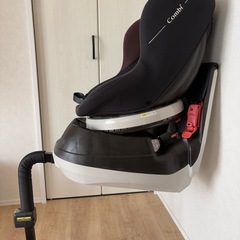 コンビ combi チャイルドシート ブラウンの画像
