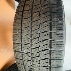 ブリヂストンスタッドレスタイヤ + アルミホイール4本セット（215/50R17） の画像
