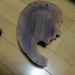 木彫りの壁飾りの画像