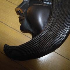 木彫りの壁飾りの画像