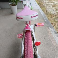 女児向き用補助輪付き自転車の画像