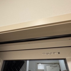 ダイソー カーテン 突っ張り棒の画像