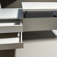 多収納テーブルの画像