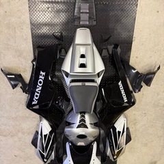 極上外装　cbr1000rr sc57  シートおまけ　フルカウル　の画像