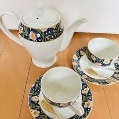 【未使用品】フラワー柄ティーセット　ポット＆カップ＆ソーサーの3点セット　レトロで上品♪の画像