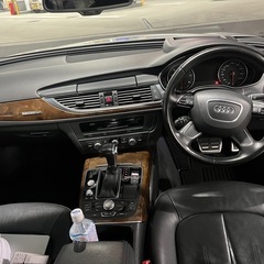 アウディA6 車検ほぼ満タン　高額オプション多数の画像