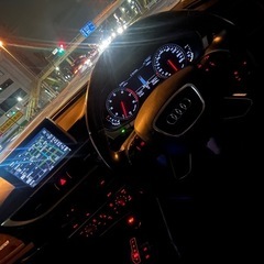 アウディA6 車検ほぼ満タン　高額オプション多数の画像