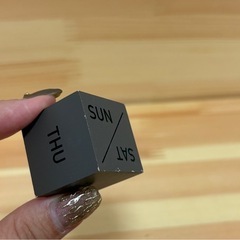 卓上カレンダー　置き型カレンダー　ブロックカレンダー　グレー　モノトーンの画像
