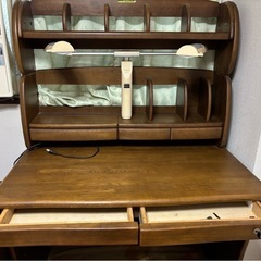 家具調学習机と引き出し、椅子セットの画像