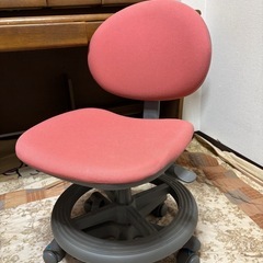 家具調学習机と引き出し、椅子セットの画像