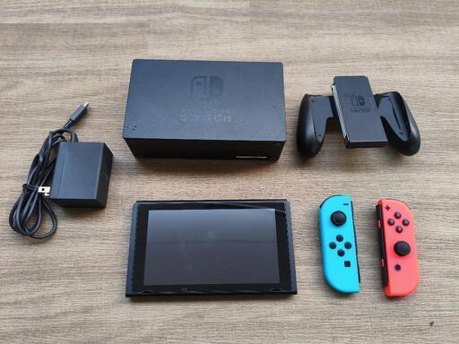 Nintendo Switch本体+Joy-Con（青・赤） (クマ) 桜井の