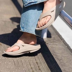 【未使用品】ウーフォス  OOFOS OOriginalの画像