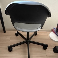 IKEA  美品　回る椅子　
の画像