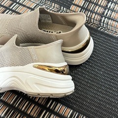 1回使用！SKECHERS HANDS FREE SLIP-INS ベージュ23cmの画像