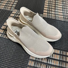 1回使用！SKECHERS HANDS FREE SLIP-INS ベージュ23cmの画像