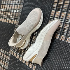 1回使用！SKECHERS HANDS FREE SLIP-INS ベージュ23cmの画像