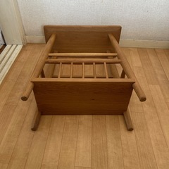 サイドテーブルとマガジンラックのダブル機能 オーク無垢材
の画像