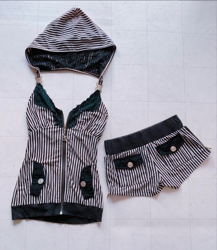 d.i.a フード付き　セットアップ　トップス　ショートパンツ