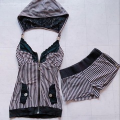 d.i.a フード付き　セットアップ　トップス　ショートパンツの画像
