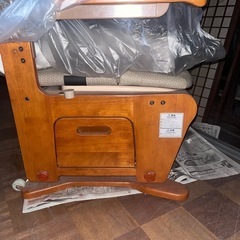 便座付椅子の画像