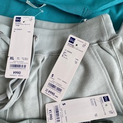 GU新品タグ付き リブスリムフレアパンツ　スウェットイージーパンツ　コットンクルーネックTの画像