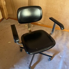 レトロなデスクチェア