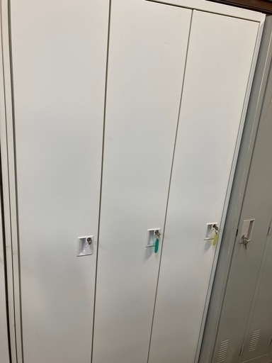 OKAMURA オフィス向け　３人用ロッカー　鍵付き