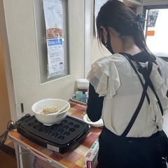 簡単な調理員スタッフさんの画像